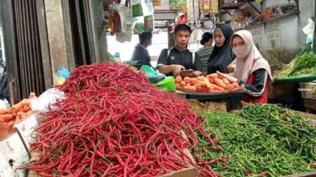 Pedagang pasar Bintan Center