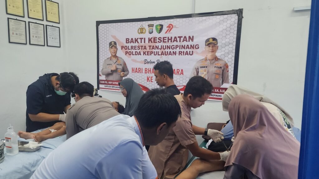Polresta Tanjungpinang melaksanakan kegiatan bakti kesehatan berupa khitan (sunat) gratis. Kegiatan khitan dilaksanakan di Klinik Pratama Polresta Tanjungpinang, Jumat (20/06/2025).