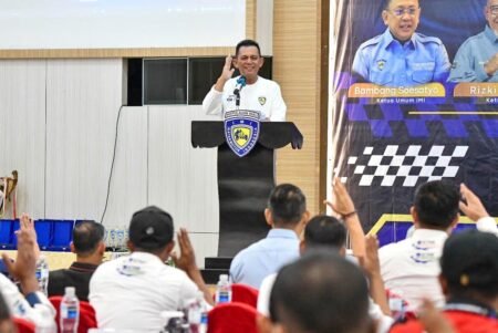 Gubernur Kepri Ansar Ahmad memberikan sambutan pada Rapat Kerja IMI Kepri, Sabtu (21/6)