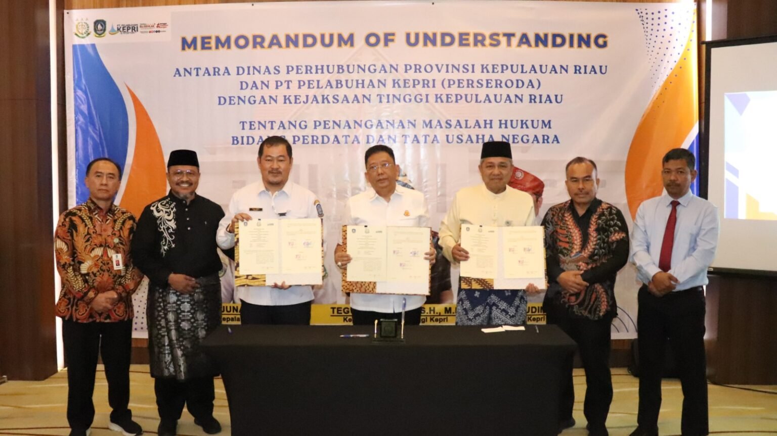 Kejati Kepri, Dishub Kepri dan PT Pelabuhan Kepri Tandatangani MoU Penanganan Hukum di Sektor Mariti yang digelar secara khidmat di Hotel Aston Batam, Rabu (25/6/2025).