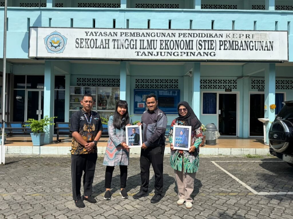 STIE Pembangunan menjalin kerja sama konkret dengan PT Pos Indonesia Tanjungpinang yang ditandai dengan kegiatan seremonial dan diskusi kolaboratif