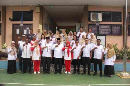 Walikota Tanjunpinang Lis Darmansyah saat menyambangi SMPN 5 Tanjunpinang.