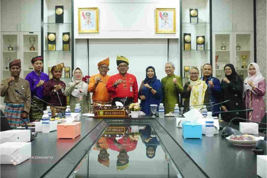 Walikota Tanjunpinang Lis Darmansyah bersama UTM dalam perbincangan program-program kerja sama upaya penataan dan pelestarian seni bina warisan cagar budaya