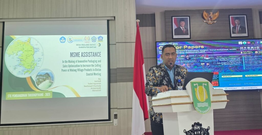 Direktur P4S dan Bidang Kerjasama STIE Pembangunan Tanjunpinang Dr. Satriadi, S.AP, M.Sc., saat menyampaikan pemaparan.