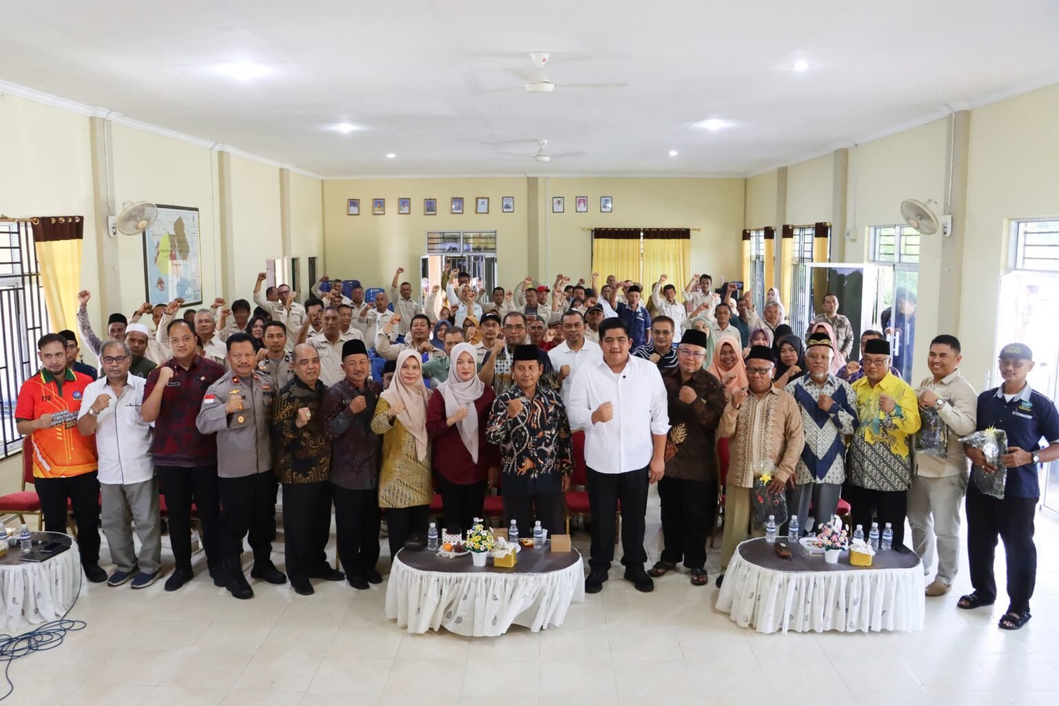 Bupati Bintan Roby Kurniawan saat menghadiri sosialisasi bijak bermedia sosial