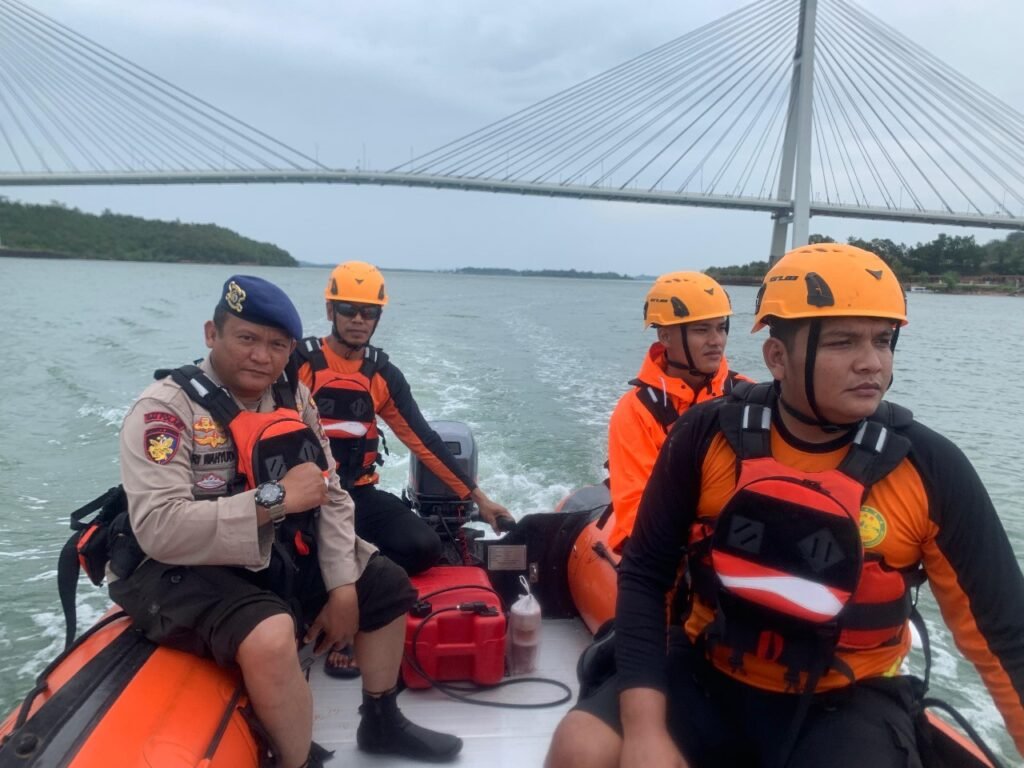 Seorang Pria Hilang Setelah Loncat di Jembatan Barelang