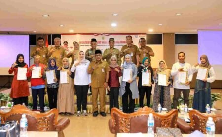 Walikota Tanjunpinang Lis Darmansyah saat membuka kegiatan fasilitasi sertifikasi halal