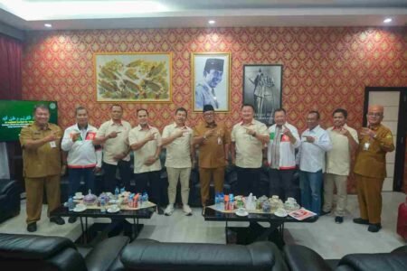 Walikota Tanjungpinang, Lis Darmansyah menerima kunjungan silaturahmi dari jajaran pengurus KONI Provinsi Kepri, Senin (1/9).