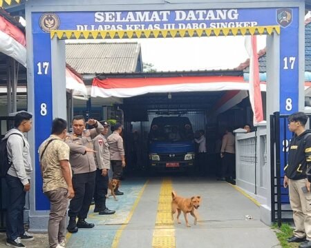 Lapas Kelas III Dabo Singkep. Lapas ini saat ini sedang disorot masyarakat terkait kebijakan yang dikaur ketentuan. Dari Pungli, hukuman yang tidak manusiawi hingga menyiapkan tempat untuk berjudi bagi warga binaan///