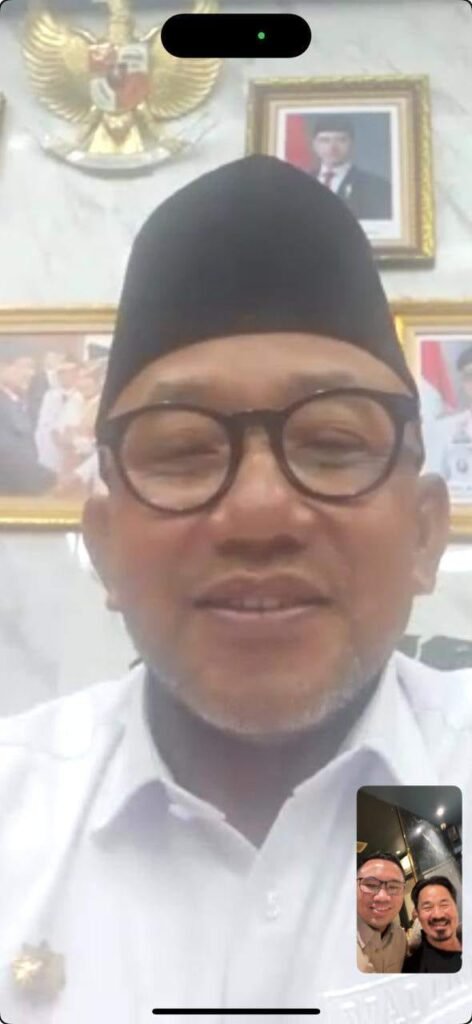 Walikota Tanjunpinang Lis Darmansyah saat melakukan komunikasi video call dengan Founder Lion Air Group, Rusdi Kirana