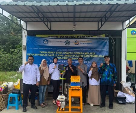 Manajemen Bank Sampah Cemara melalui Inovasi Produk Daur Ulang Limbah Plastik dan Pengelolaan Manajemen Usaha.