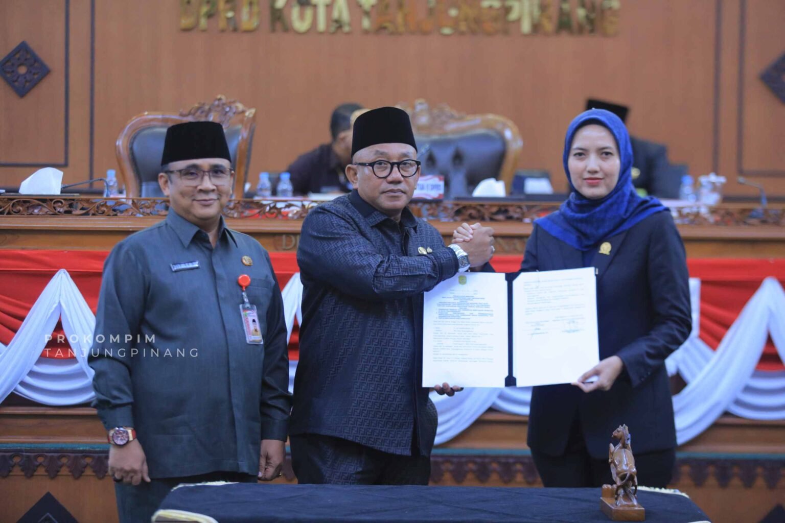 Walikota Tanjunpinang Lis Darmansyah bersama DPRD Tanjungpinang sahkan tiga Perda