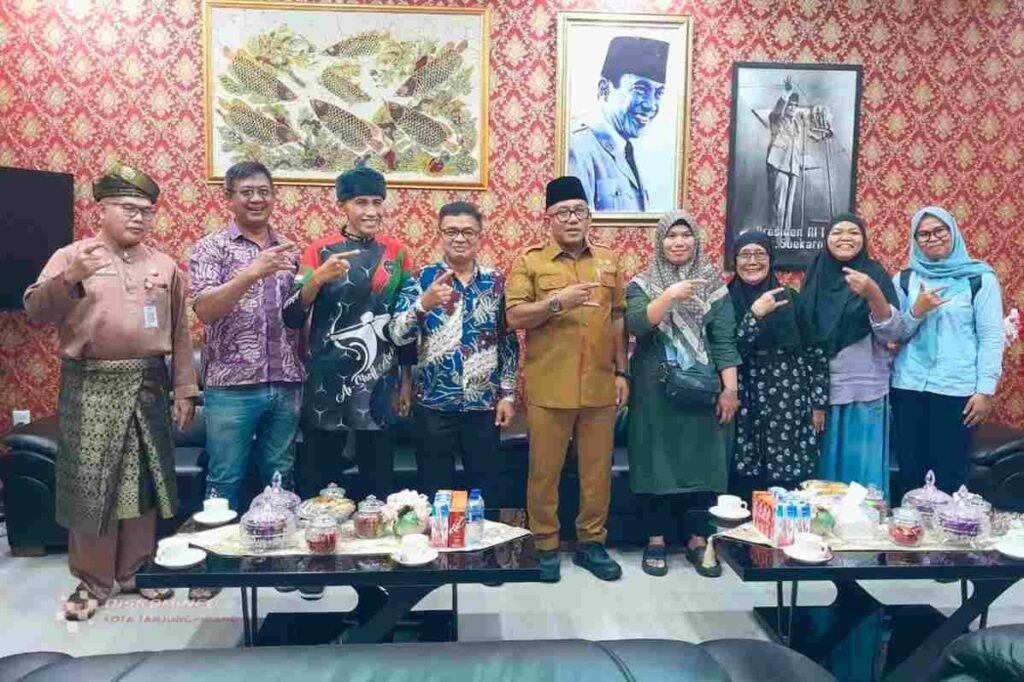 Walikota Tanjungpinang, Lis Darmansyah menerima audiensi perwakilan Pedagang Kios Pasar Bintan Centre di kantor Walikota Tanjungpinang.