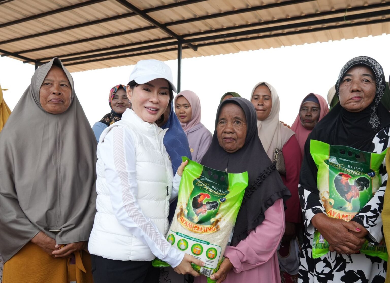 Li Claudia Salurkan Bantuan dan Sumbangan Pembangunan di Rempang Eco City