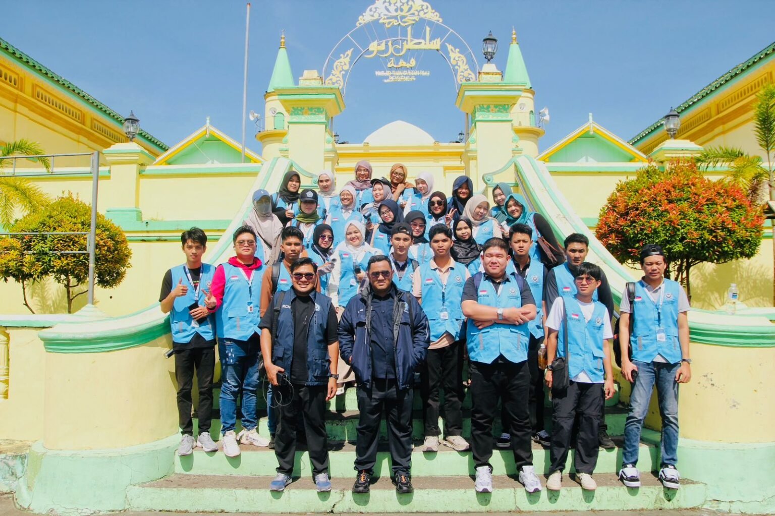 Mahasiswa STIE Pembangunan Tanjungpinang melaksanakan KKN dengan kegiatan edukatif bertajuk “Belajar Sejarah dan Budaya Melayu di Pulau Penyengat”