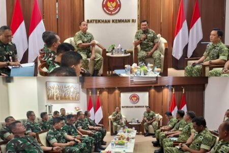 Pankogabwilhan I Letjen TNI Kunto Arief Wibowo Kunjungi Batekhan Sembari Beri Masukan Kemajuan Teknologi TNI
