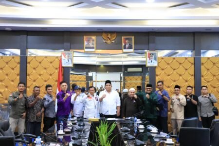 Bupati Bintan Roby Kurniawan menerima kunjungan silahturahmi dan audiensi Aliansi Serikat Pekerja Bintan, Jumat (31/10) di Ruang Rapat II Bandar Seri Bentan.