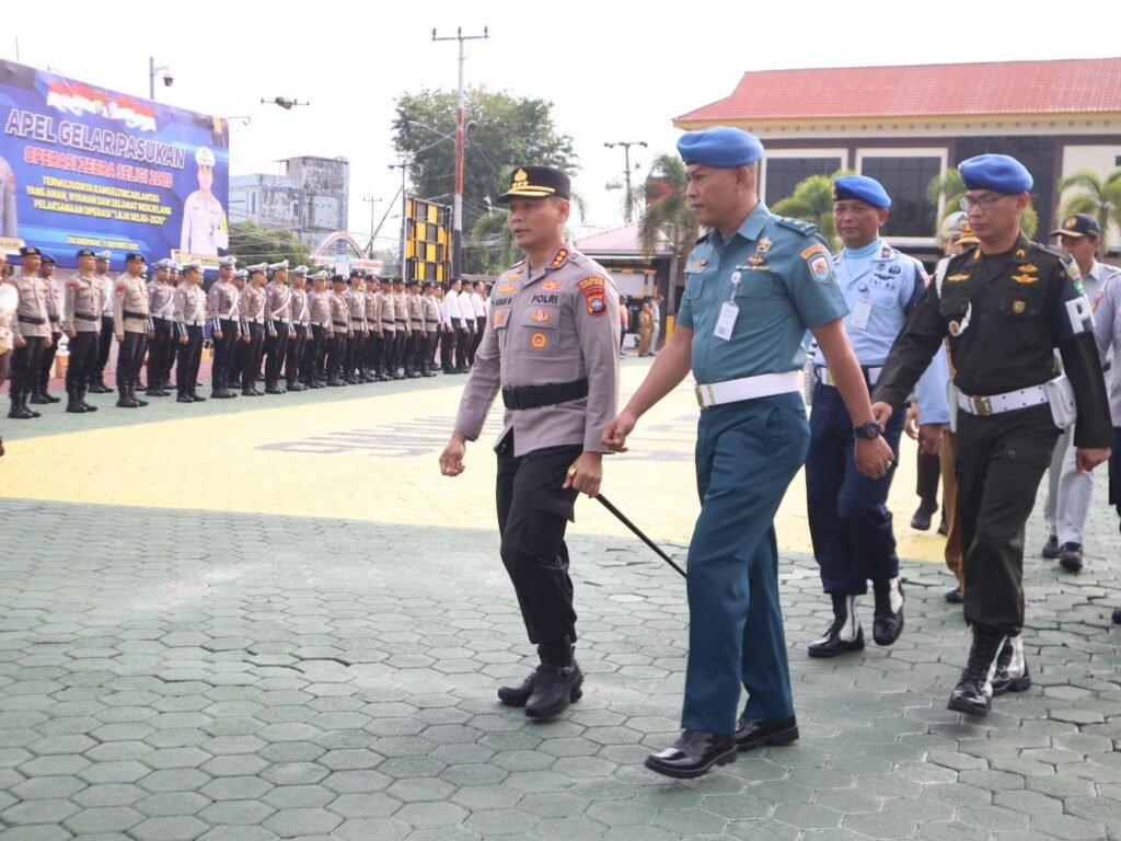 Polresta Tanjungpinang Laksanakan Operasi Zebra Seligi, 17 hingga 30 November 2025 Apel gelar pasukan di pimpin oleh Kapolresta Tanjungpinang Kombes Pol. Hamam Wahyudi, S.H., S.I.K., M.H. yang di ikuti oleh peserta dari Polri, POM TNI, Dishub Kota Tanjungpinang, Satpol PP, Jasaraharja dan Dinkes Kota Tanjungpinang, Senin (17/11/2025)