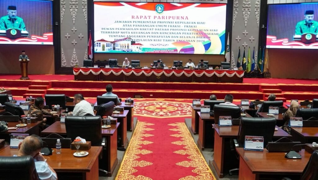 APBD Kepri 2026 disetujui sebesar Rp3,3 triliun dalam rapat paripurna DPRD Kepri, Kamis (27/11).