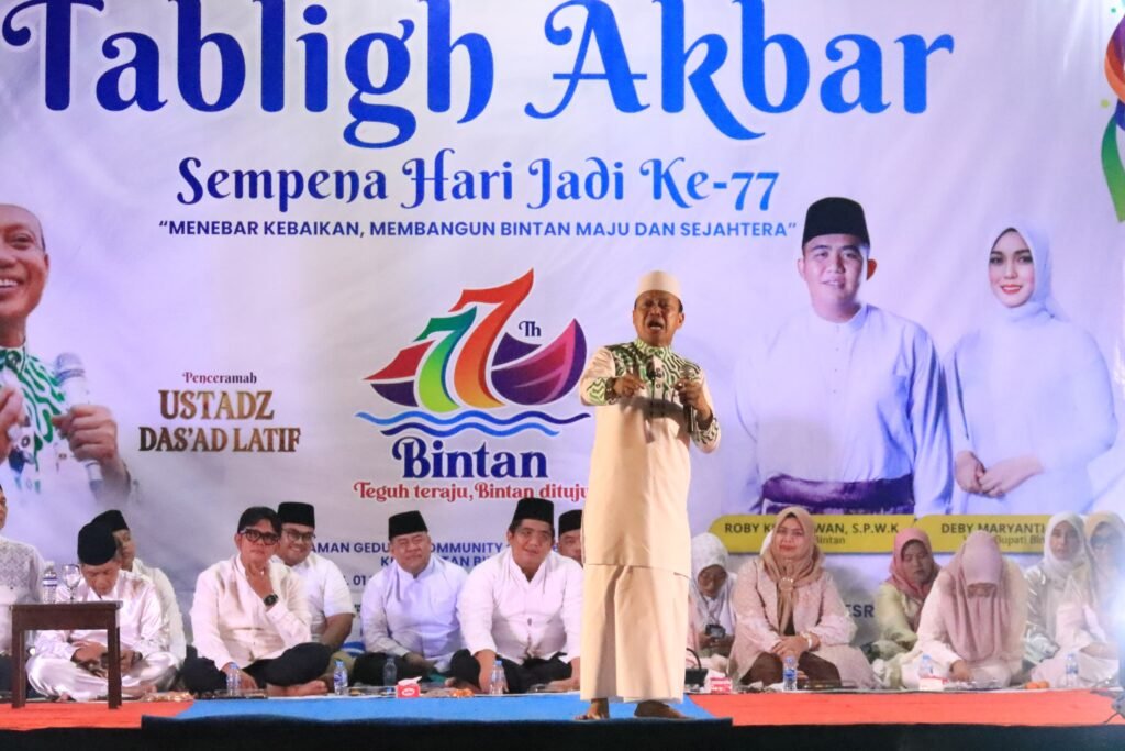 Bupati Bintan Roby Kurniawan dan undangan menghadiri tabligh akbar dengan tausiah dibawakan ustadz Das'ad Laitif