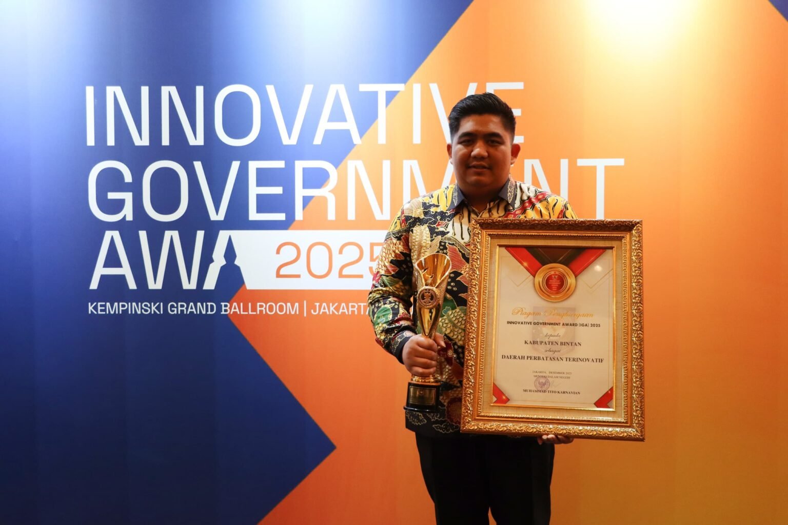 Enam Kali Berturut-turut, Roby Kambali Bawa Bintan Raih Penghargaan Bergengsi Nasional Lewat IGA 2025 Bupati Bintan Roby Kurniawan saat menerima penghargaan bergengsi nasional lewat IGA 2025