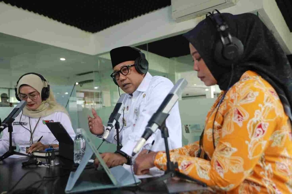 Wali Kota Tanjungpinang, Lis Darmansyah dalam program Dialog Tanjungpinang Pagi di Studio Pro 1 RRI Tanjungpinang.