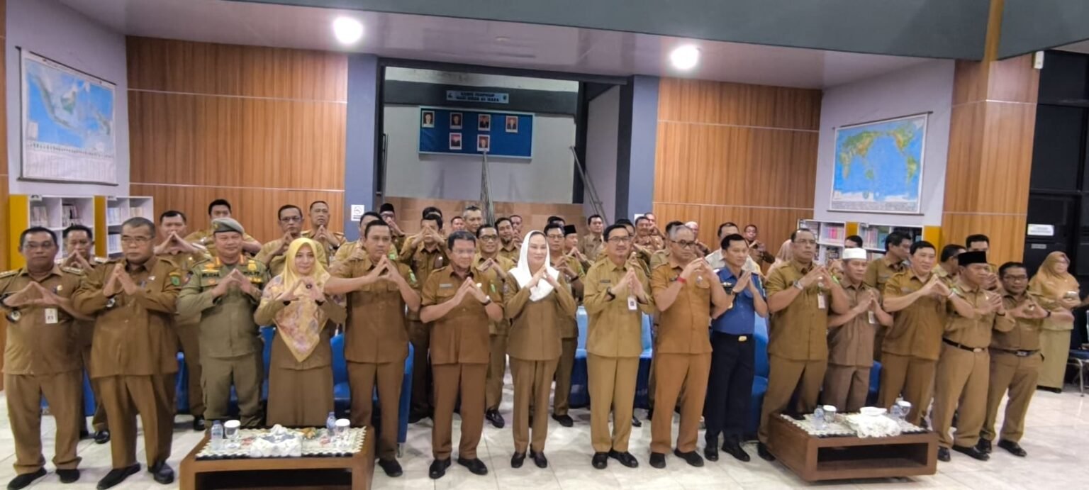 Bupati Cen beserta jajarannya.