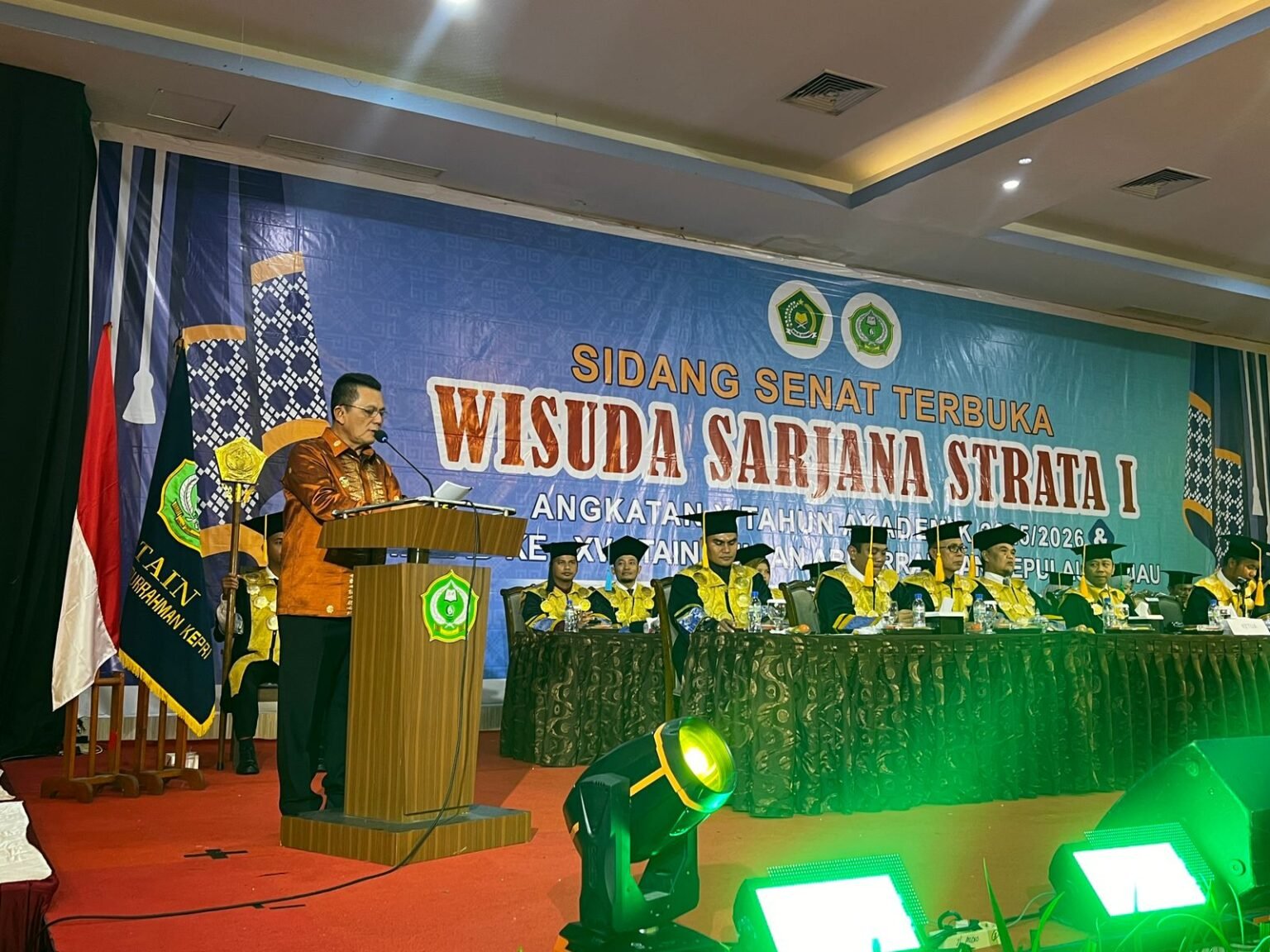 Ansar Tekankan Penguatan SDM dan Komitmen Pembangunan dalam Wisuda ke-10 dan Milad ke-15 STAIN SAR Kepri Gubernur Kepri Ansar Ahmad menyampaikan pesan strategis terkait pembangunan sumber daya manusia dan kemajuan daerah dalam acara Wisuda Sarjana ke-10 yang dirangkaikan dengan Milad ke-15 STAIN Sultan Abdurrahman Kepri.