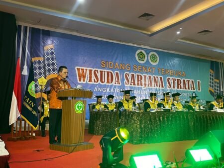 Gubernur Kepri Ansar Ahmad menyampaikan pesan strategis terkait pembangunan sumber daya manusia dan kemajuan daerah dalam acara Wisuda Sarjana ke-10 yang dirangkaikan dengan Milad ke-15 STAIN Sultan Abdurrahman Kepri.