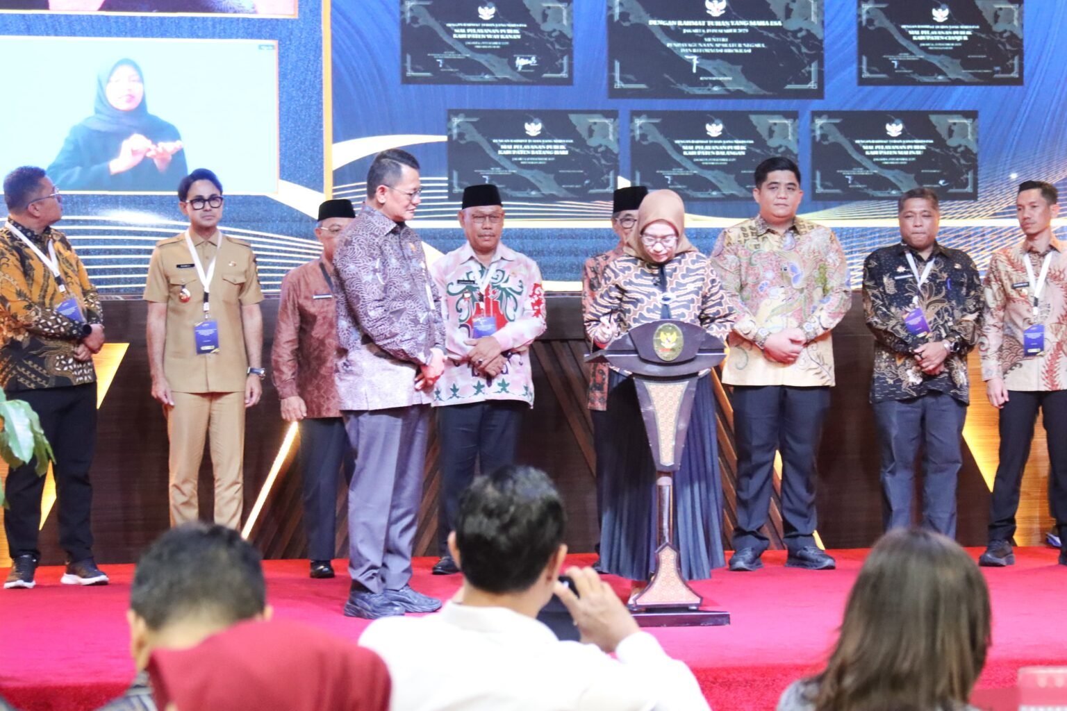 Menteri PANRB Resmikan MPP Bintan, Simbol Pelayanan Publik Terpadu MenPANRB Rini Widyantini meresmikan sembilan MPP dari sembilan Provinsi, Senin (15/12) di Aula Kementerian PANRB RI, Jakarta.