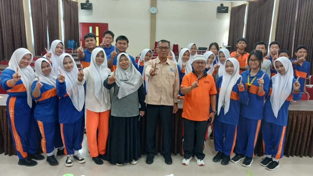 Forum Taman Bacaan Masyarakat (Forum TBM) Kepulauan Riau untuk pertama kalinya (perdana) menggelar kegiatan muhibah literasi di SMKN 1 Tanjungpinang, Jalan Pemuda No.6, Kamis, 18 Desember 2025.