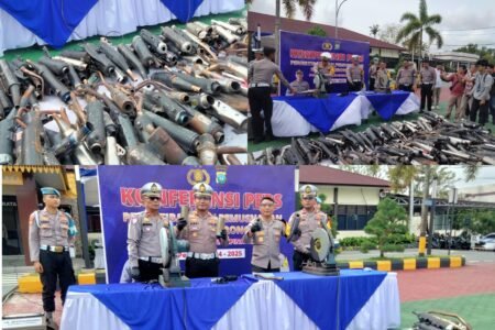 Kapolresta Tanjungpinang, Kombes Pol. Hamam Wahyudi didampingi jajaran Satlantas saat melakukan pemusnahan knalpot brong di halaman Mapolresta Tanjungpinang, Senin (29/12/2025)
