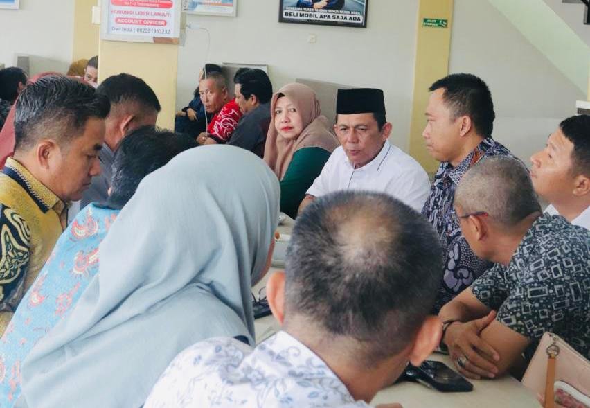Ansar Pimpin Rakor Tata Kelola RUSD RAT, Komitmen Wujudkan Rumah Sakit Daerah Berstandar Nasional Gubernur Kepri Ansar Ahmad memimpin Rakor Persiapan Pendampingan TKRS RSUD RAT oleh RSUP Hasan Sadikin Bandung, di Kedai Kopi Batu 10
