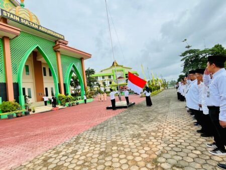 STAIN Sultan Abdurrahman Kepri menggelar Upacara Peringatan HAB ke-80 Kementerian Agama RI Sabtu (3/1) di halaman Rektorat Kampus STAIN SAR Kepri