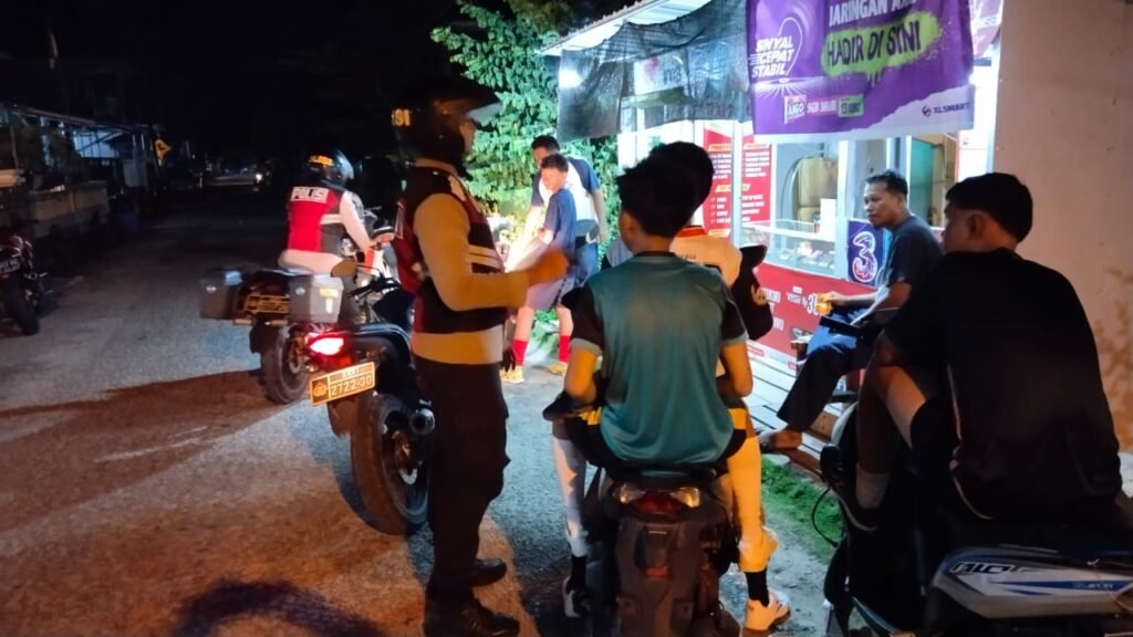 Polsek Moro Dekati Warga Lewat Patroli Gang Sempit