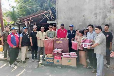 Pemko Tanjungpinang menyalurkan bantuan sosial bagi Korban kebakaran di jalan Bintan, kemarin