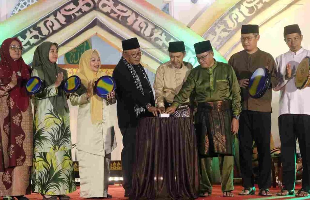 MTQH XX Tingkat Kecamatan Tanjungpinang Timur resmi dibuka Wali Kota Tanjungpinang, Lis Darmansyah,di Masjid Al-Iltizam, Sabtu (31/1) malam.