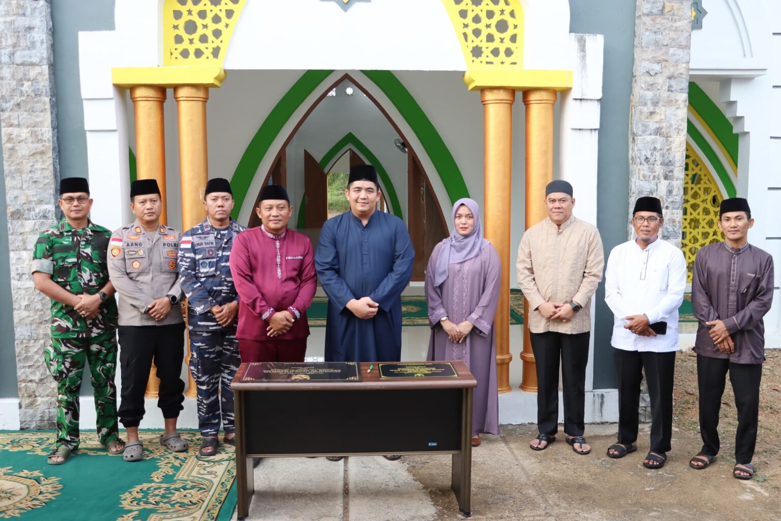 Bupati Bintan Roby Kurniawan meresmikan Masjid Besar Jannatul Bahri saat Safari Ramadhan di Mantang