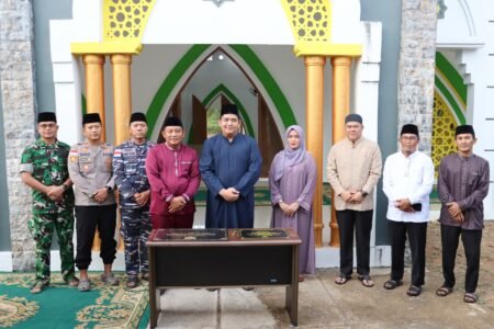 Bupati Bintan Roby Kurniawan meresmikan Masjid Besar Jannatul Bahri saat Safari Ramadhan di Mantang