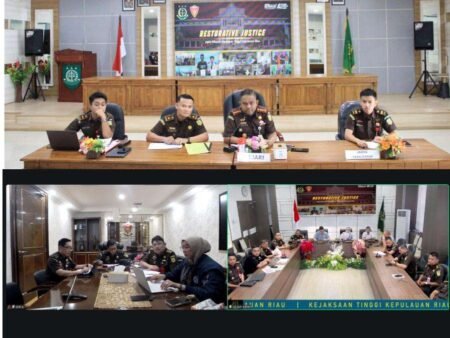Kajati Kepri J. Devy Sudarso pimpin ekspose permohonan penghentian penuntutan berdasarkan Keadilan Restoratif terhadap perkara penganiayaan di hadapan Jaksa Agung Muda Tindak Pidana Umum Kejaksaan Agung RI yang diwakili oleh Direktur A pada Jampidum Kejagung RI Dr. Hari Wibowo, S.H., M.H., yang dilaksanakan melalui sarana virtual, Selasa (10/03/2026).
