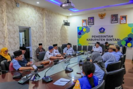 Bupati Bintan Roby Kurniawan menerima audiensi pengurus Sentra Fashion Seri Kuala Lobam