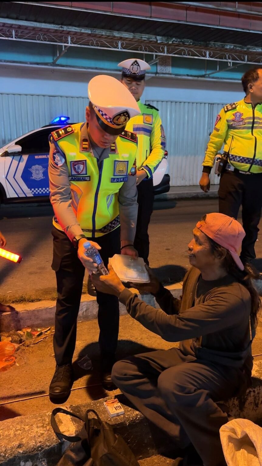 Satlantas Polres Karimun Gelar “Sahur On The Road”, Bagikan Makan Sahur Sambil Cegah Balap Liar