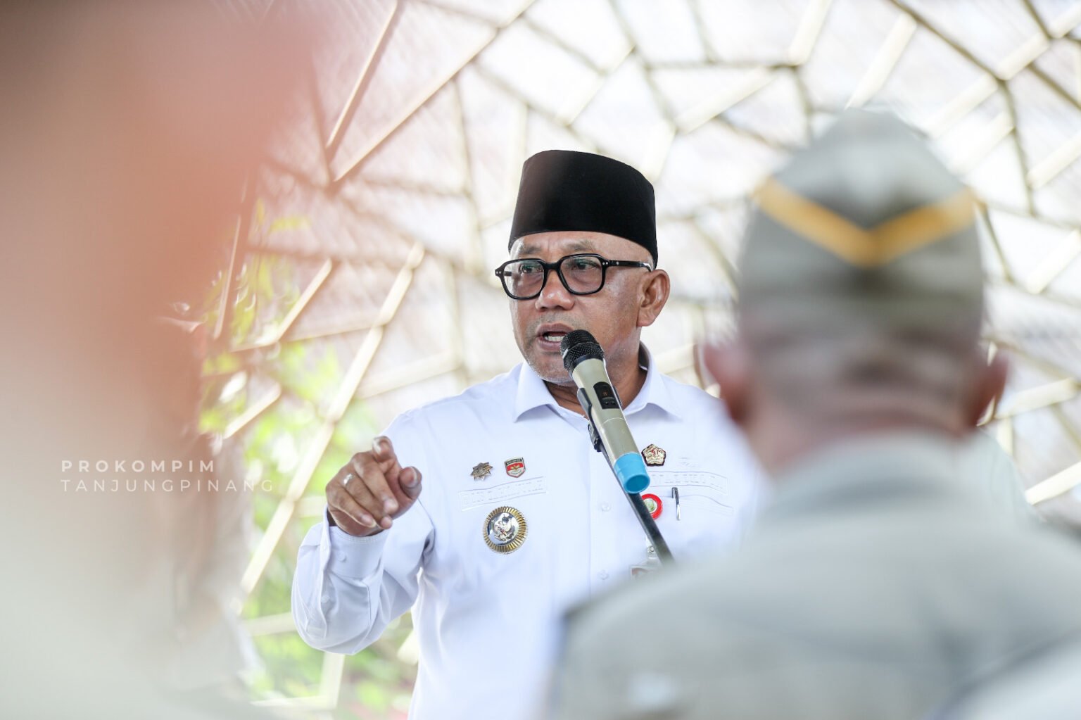 Wali Kota Tanjungpinang, Lis Darmansyah saat memimpin apel pagi sempena Hari Ulang Tahun Satpol PP ke-76 dan Satlinmas ke-64.