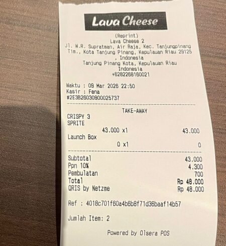 Contoh Bukti Praktik pembulatan harga di gerai siap saji Lava Cheese di Tanjungpinang, Senin (09/03/2026)