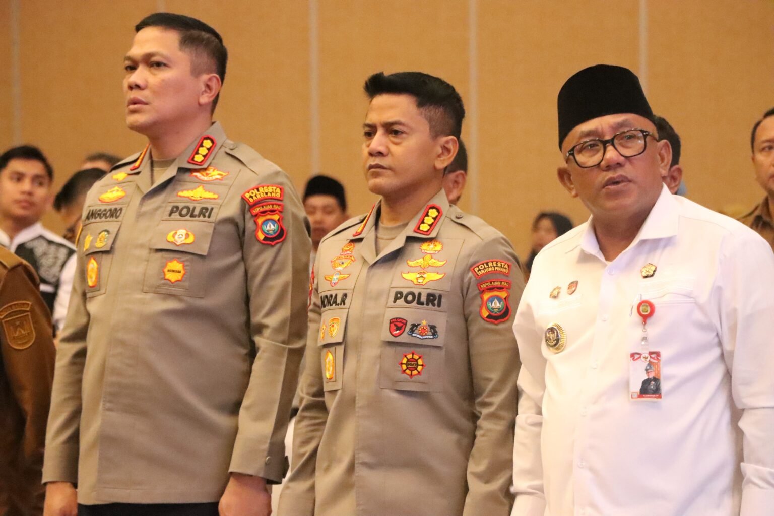 Kapolresta Tanjungpinang Kombes Pol Indra Ranu Dikarta dampingi Kapolda Kepri Irjen Pol Asep Safrudin dan Wako Tanjungpinang Lis Darmansyah saat menghadiri Rakor Lintas Sektoral terkait kesiapan pelayanan dalam rangka menghadapi perayaan Idul Fitri 1447, di Aula Wan Seri Beni, Kantor Gubernur Kepulauan Riau, Dompak, Tanjungpinang. Senin (09/03/2026)