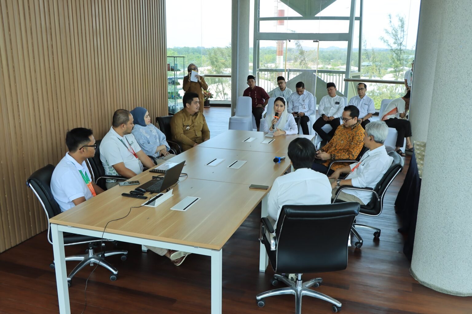 Wamendag RI Dyah Roro Esti Widya Putri saat berdialog dengan eksportir di Bintan