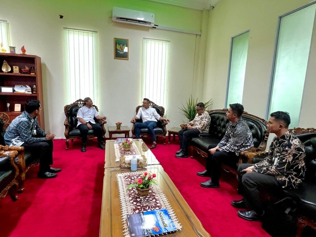 Kunjungan jajaran pimpinan BSI diterima langsung oleh Ketua STAIN SAR Kepri Dr. H. Muhammad Faisal, M.Ag., Senin (9/3).