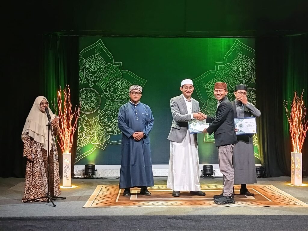 Dosen Program Studi PBA, Ustadz Dr. Amrul Luthfi, M.Pd.I, berhasil meraih Juara II terbaik dalam ajang bakat “Akademi Mubaligh Indonesia” yang digelar TVRI Tanjungpinang Kamis (12/3).