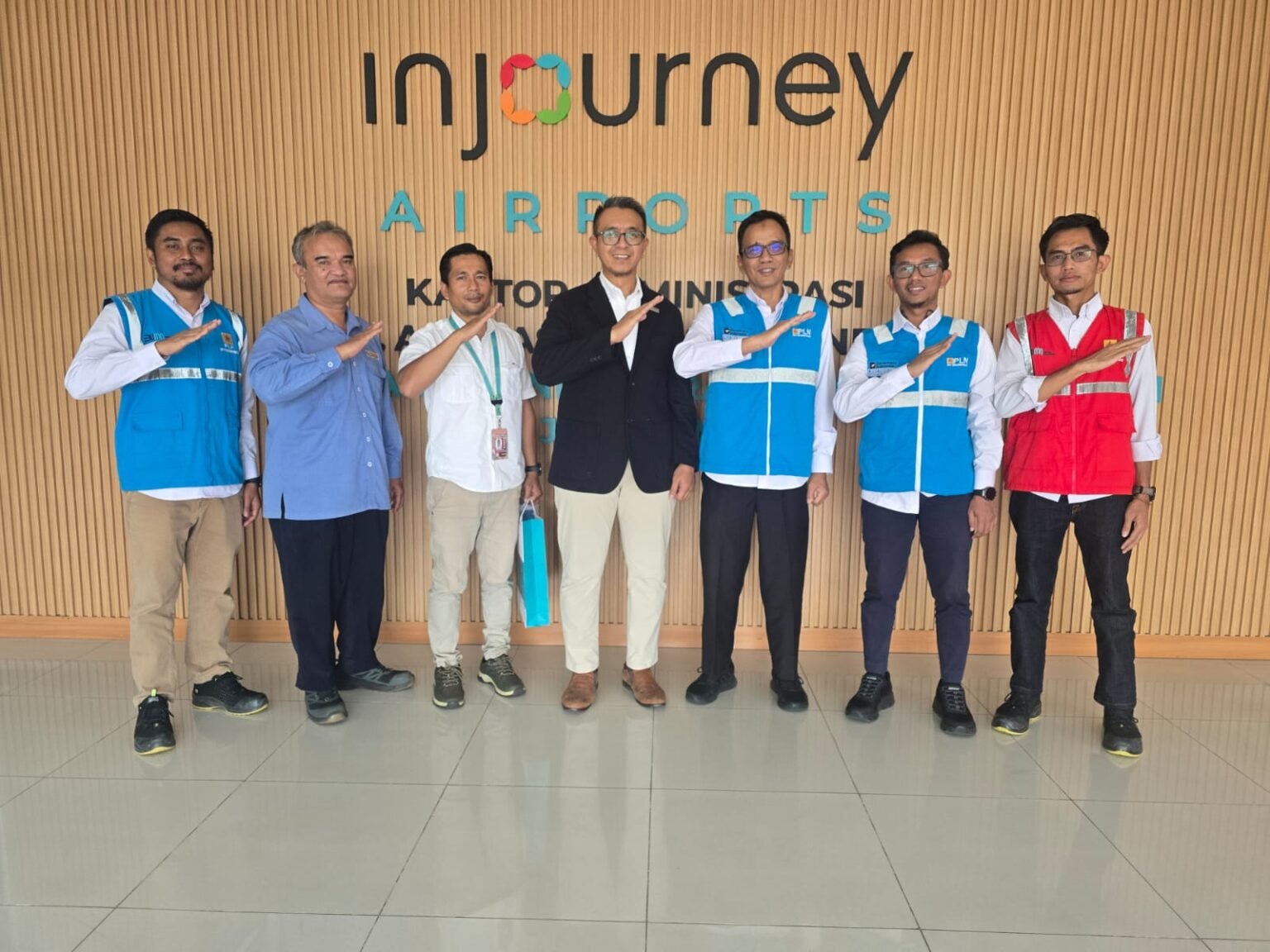 PLN UP3 Tanjungpinang dan Angkasa Pura Indonesia Bandara RHF bersinergi saga kelistrikan menjelang Nyepi dan Idul Fitri