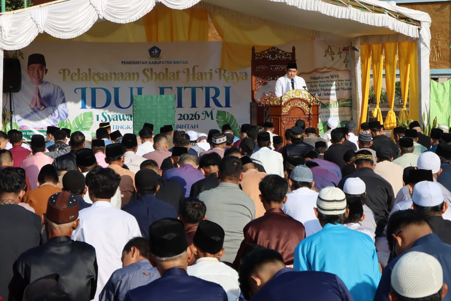Bupati Bintan Roby Kurniawan menjadi khatib sholat Ied